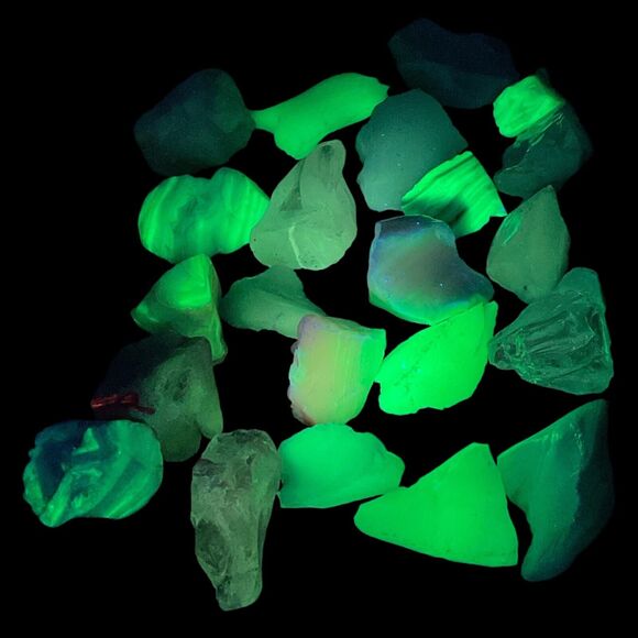 Art Glass Cullet Glowing Manganese Uranium Glass Bulk Assortment 3 LBS #5GA2 - Picture 2 of 8
